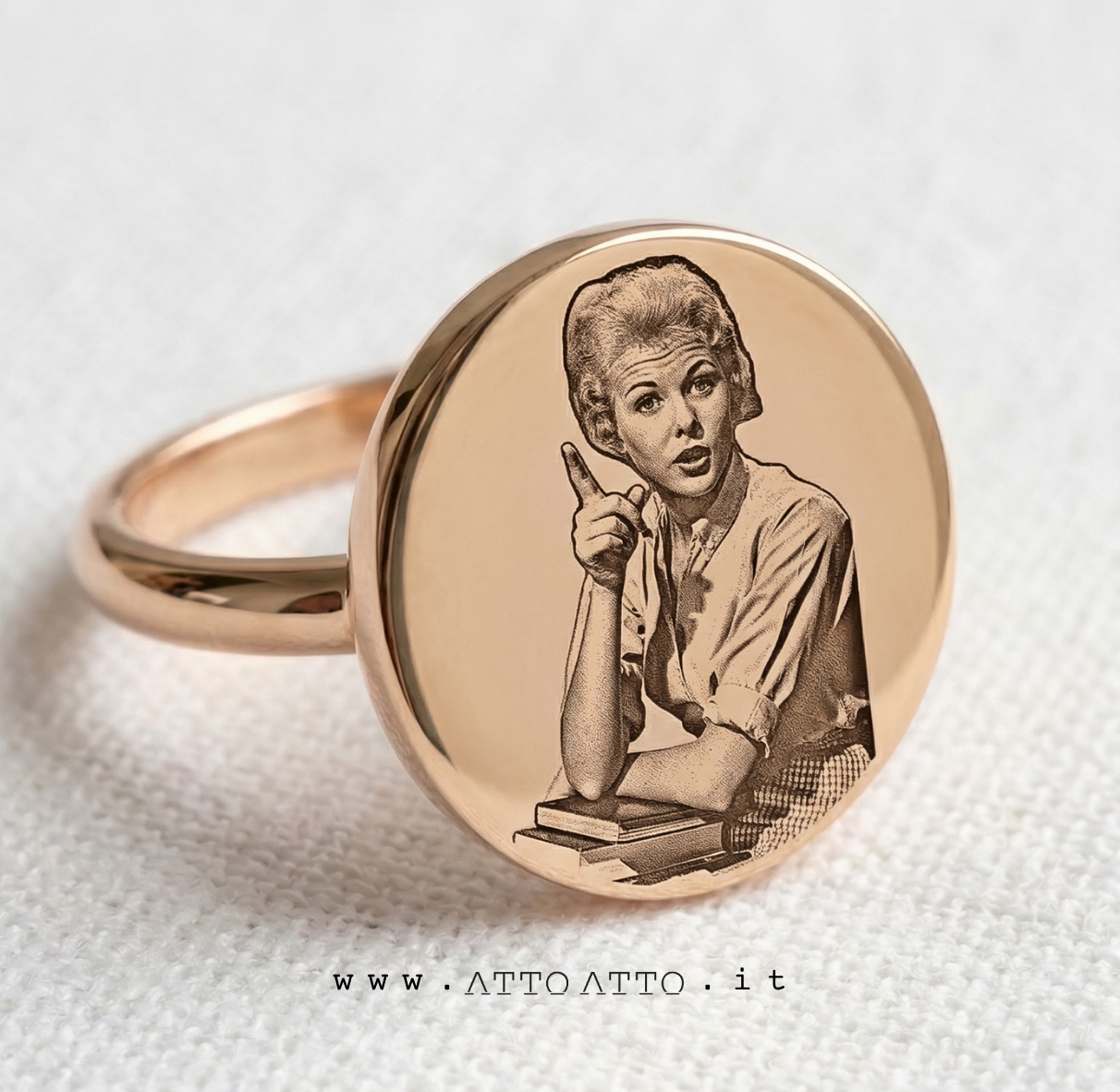 Relief Coin Ring Gold