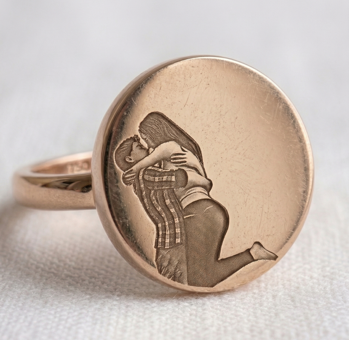 Relief Coin Ring Gold